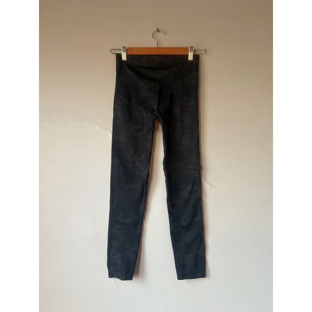 Spanx Look At Me Now Black Camo Leggings Size M‎ Medium - Picture 5 of 8